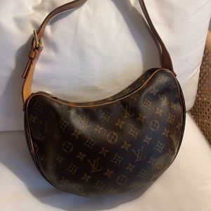 Louis Vuitton Croissant MM